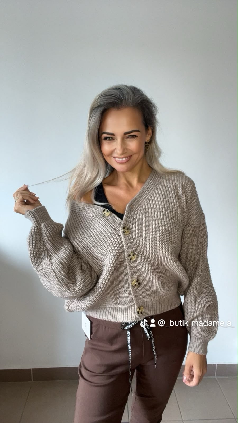 Krótki sweter rozpinany