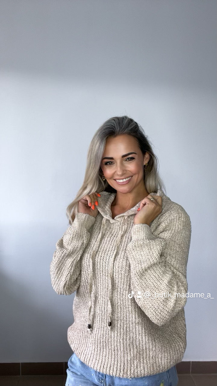 Dzianinowy sweter z kapturem