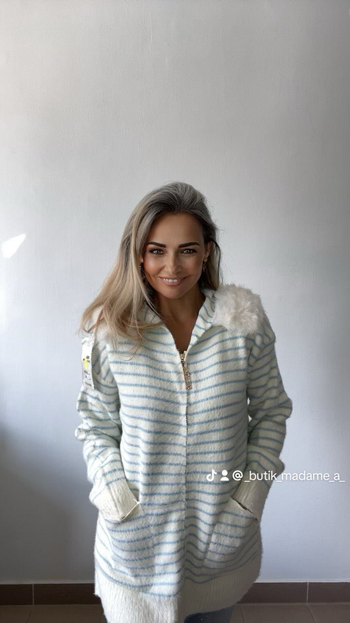 Sweter z kapturem